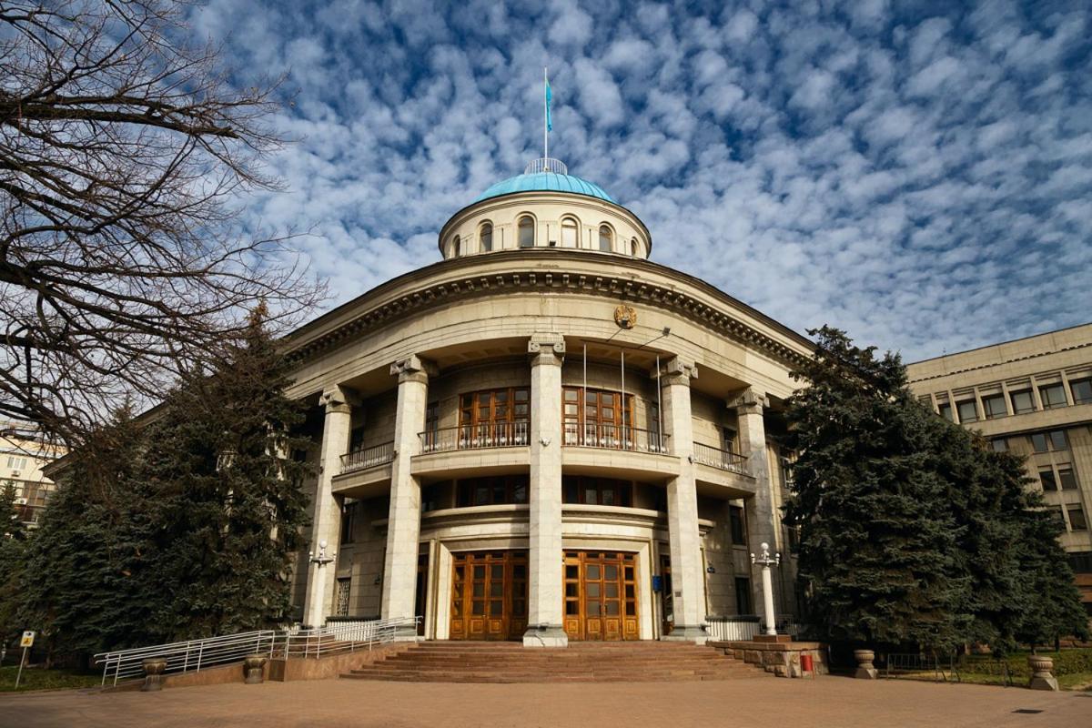 Nadezhda Apartments On The Nauryzbai Batyr 68 Almaty Exterior photo