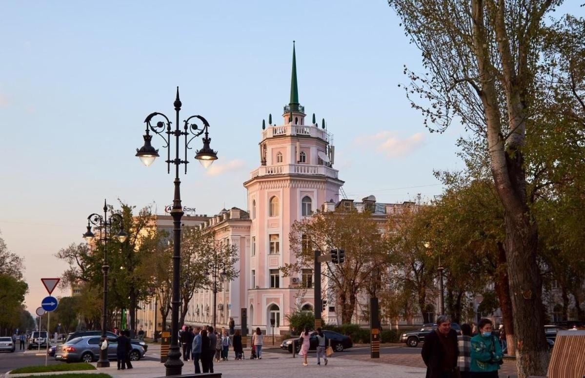 Nadezhda Apartments On The Nauryzbai Batyr 68 Almaty Exterior photo