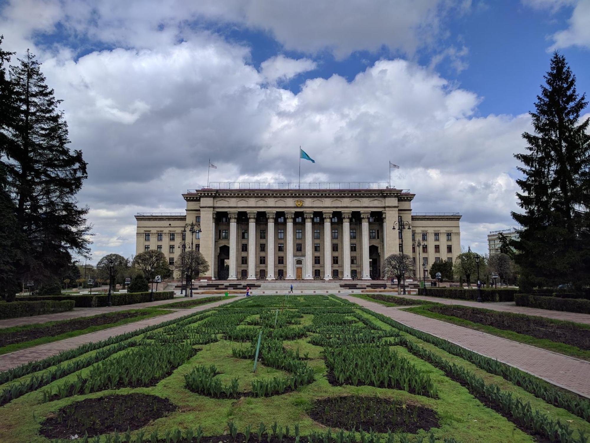 Nadezhda Apartments On The Nauryzbai Batyr 68 Almaty Exterior photo